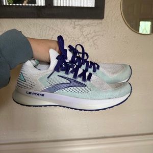 BROOKS Womens Levitate Stealthfit 5 Running Shoe